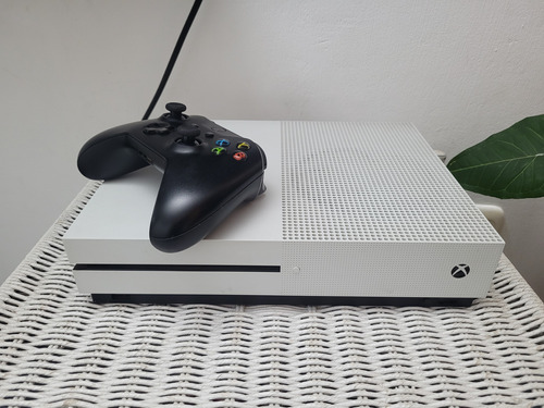 Xbox One S, 500 Gb + 1 Control Y Juegos Preinstalados