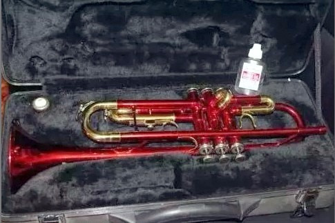 Trompeta Con Estuche Laqueada Roja Y Bronce Semi Nueva