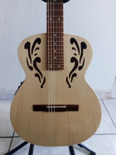 Bonita Guitarra Electroacústica De Cuerdas De Nylon