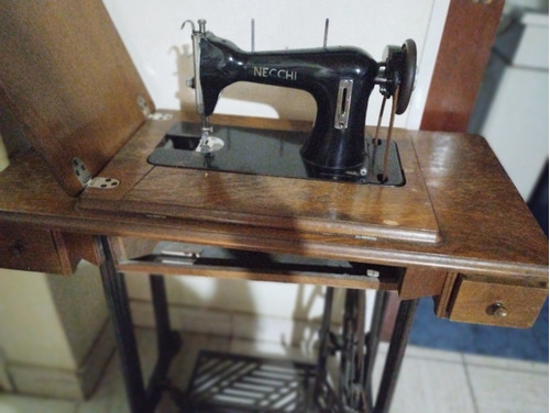 Maquina Coser Antigua Vintage Necchi Liquido Ya! C.a.b.a.