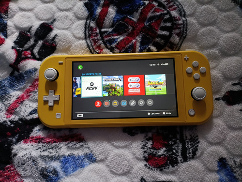 Consola Nintendo Switch Lite Standard Edition Color Amarillo