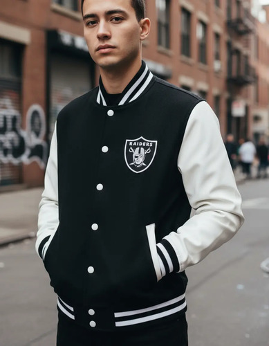 Chamarra Colegial Negra Mangas Blancas Raiders