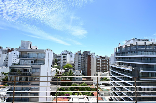 Venta Apartamento Penthouse 2 Dormitorios Con Cochera En Punta Carretas - Imagen 2