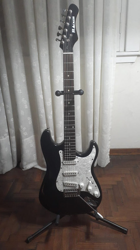 Guitarra Eléctrica Racker Rs-100. Stratocaster Funda Y Cable