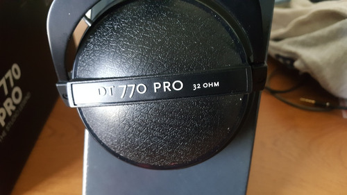 Audífonos Beyerdynamic Dt 770 Pro 32 Ohm Negro Casi Nuevos