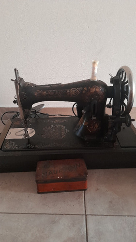 Antigua Maquina De Coser Naumann-funcionando-