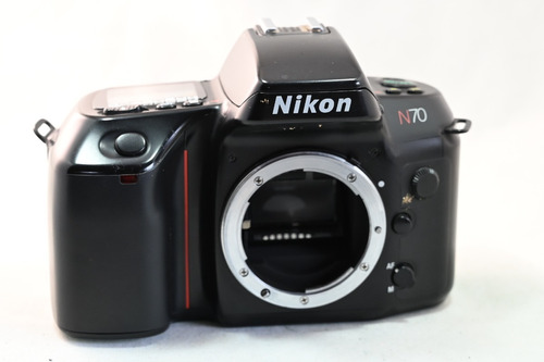 Camara Nikon N70