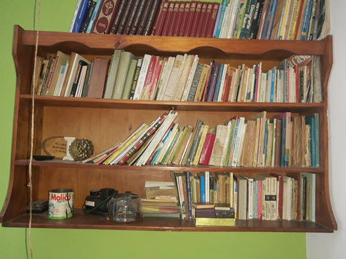 Biblioteca De Madera. Se Retira Por Villa Urquiza