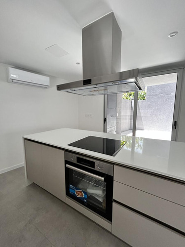 Apartamento En Venta Dos Dormitorios, Dos Baños, Suite, Balcón, Dos Patios, Lavadero, Parrillero, Punta Carretas