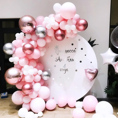 Arreglo De Globos Para El Primer Cumpleaños Con Una Sensació