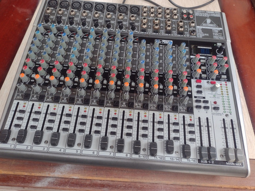 Mesa De Som Behringer X2222usb