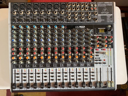 Consola Behringer X2222usb Xenyx De Mezcla 100v/240v