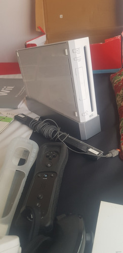 Consola De Videojuegos Nintendo Wii 2 Controles, 2 Nunchuck 