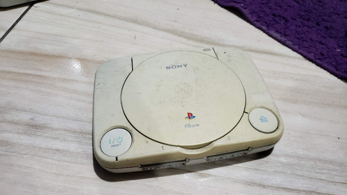 Playstation 1 Psone Só O Aparelho Sem Nada E Está Sem O Leitor E Sem Os Parafusos. Tá Com Defeito. 400. A99