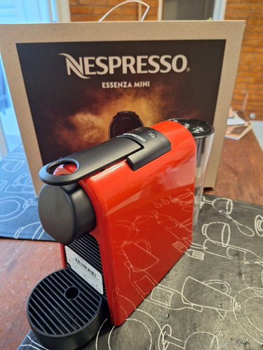 Cafetera Nespresso Essenza Mini D Casi Nueva 