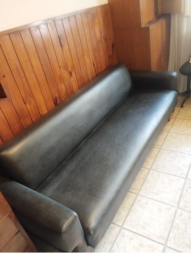 Sillón Retapizado En Símil Cuero Negro. Muy Buen Estado