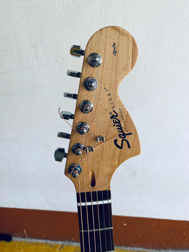 Squier By Fender