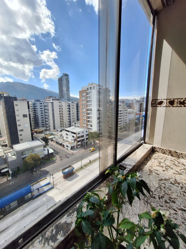 Hermoso Y Muy Cálido Departamento En Venta Sector La Carolina, Junto Al Megamaxi - Imagen 2