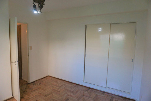 Venta De Dpto 2 Amb En Floresta. 