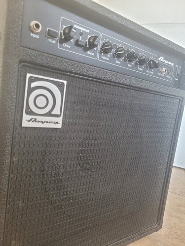 Amplificador De Bajo Ampeg Ba-110 V2 40 Watts! Como Nuevo!