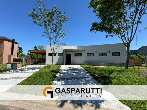 Casa A Estrenar En Venta Con Pileta! Barrio San Matías!