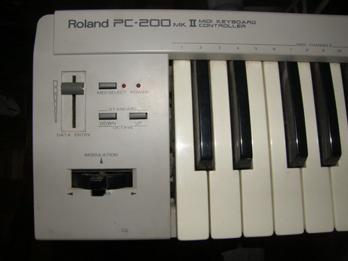 Roland Pc 200 Mk Ii Midi Keyboard Controller
