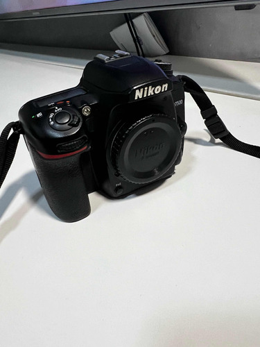 Câmera Nikon D7500