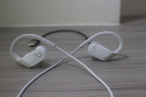 Audífonos In-ear Apple Beats Powerbeats 4