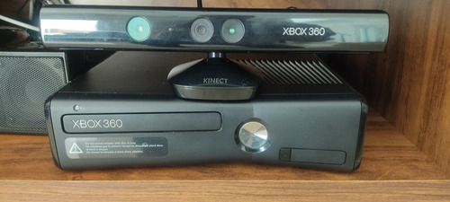 Xbox 360 Slim + Knect + 2 Controles Sem Fio