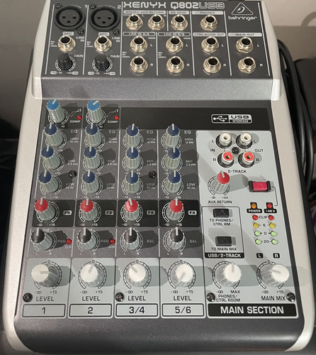 Mixer Behringer Xenyx Q802 Usb