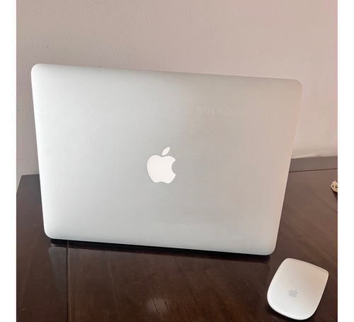 Macboock Air 2015  4gb Ram 13 PuLG Core I5 Color Plateado