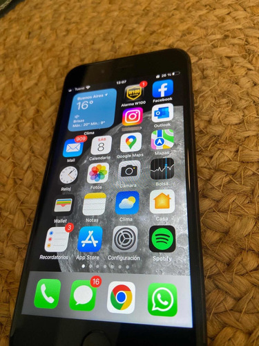iPhone 8 64gb Apple Ios 16.5 Con 82 De Batería Liberado 