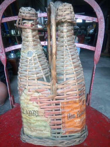 Botellas Revestidas En Mimbre Antiguas