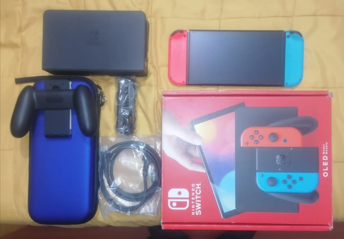 Vendo Nintendo Switch + 4 Juegos