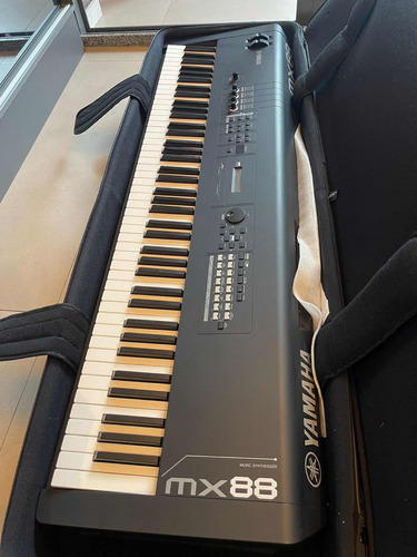 Teclado/piano Yamaha Mx88bk Sintetizador