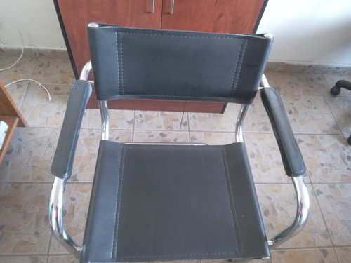 Vendo Silla Para Oficina De Cuerina Negra Buen Estado