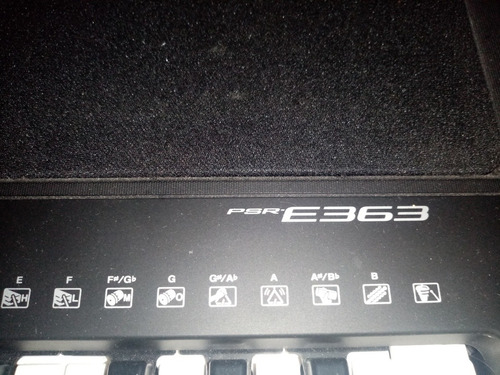 Teclado Yamaha Psr E363, Incluye Cargador Y Audífonos