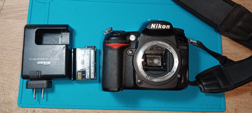Excelente Cámara Nikon D7000 Con Estuche Batería Y Cargador 