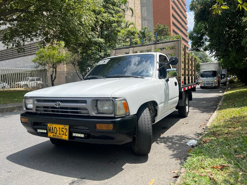 Toyota Hilux Estaca