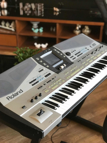 Roland E80 Teclado Arranjador 