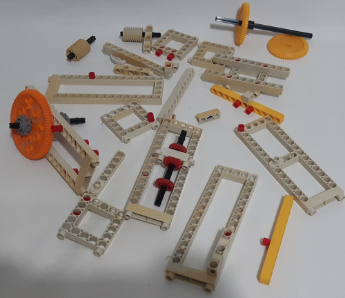 Lote 40 Peças Plasticas Robotica Montagem Encaixar 