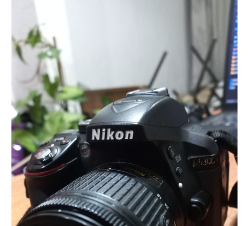 Cámara Réflex Digital Nikon D5300. Lente 18-55mm