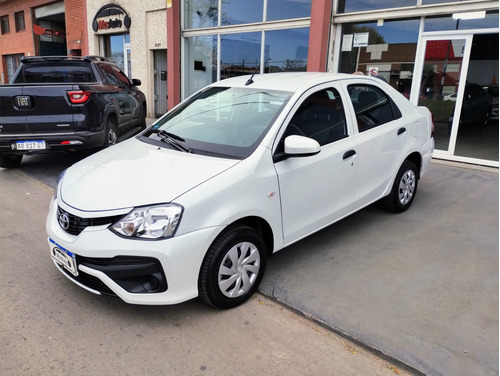 Toyota Etios 2023 1.5 Sedan X L18