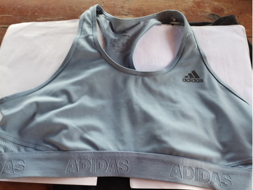 Musculosa Pupera   Clásica,  Usada , Marca adidas Talle G.