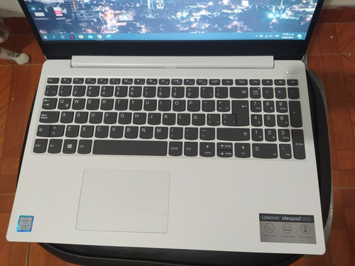 Laptop Lenovo Ideapad 330s-15ikb,procesador Intel Core I5-82