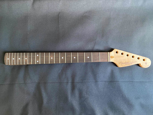 Braço De Guitarra Estilo Fender Strato 21 Fret Já Adesivada.