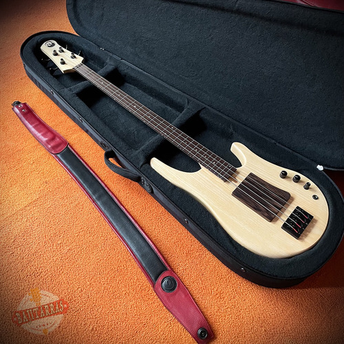 Bajo Electrico Swan Alpha Classic Fretless 2020 + Estuche 