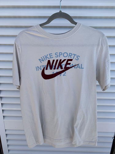 Camiseta Nike Sportwear 