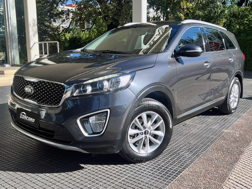 Auto Camioneta Usado Kia Sorento Ex 2.2 A/t 4x2 2017 Toyota