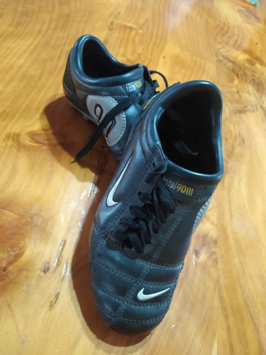 Botines Con Tapones Marca Nike Total90 - Talle 31a 20cm